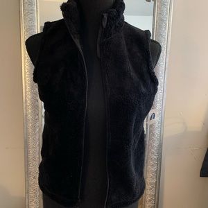 Black old navy fleece vest. Juniors size large